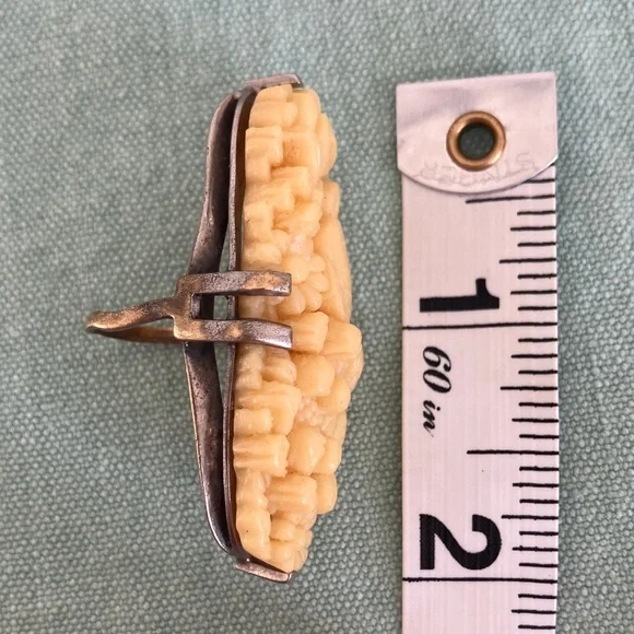 Vintage Cream Carved Ring - Picture 3 of 4